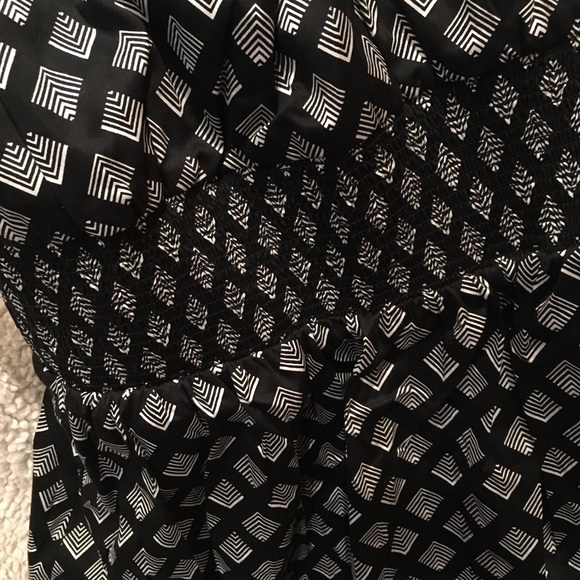 🔻$75 NWT WHBM Sz 6 GeoPrnt Satn FtnFlr Dress - Picture 5 of 8